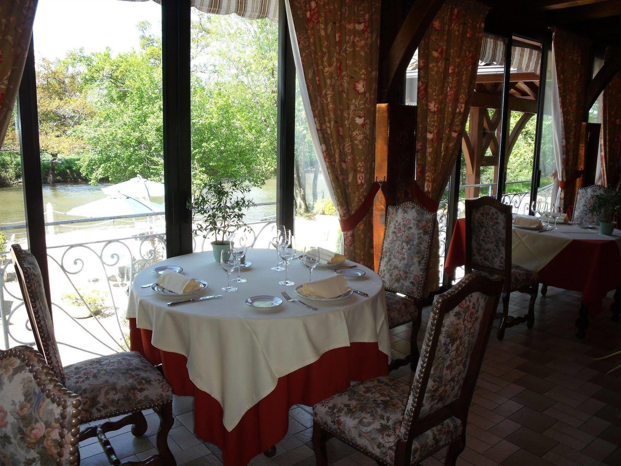 Hotel Restaurant L'Ecluse Antonne-et-Trigonant Luaran gambar