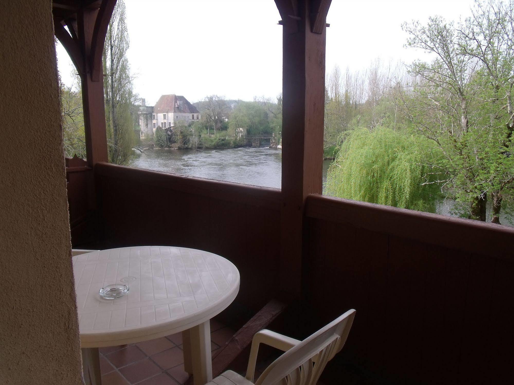 Hotel Restaurant L'Ecluse Antonne-et-Trigonant Luaran gambar